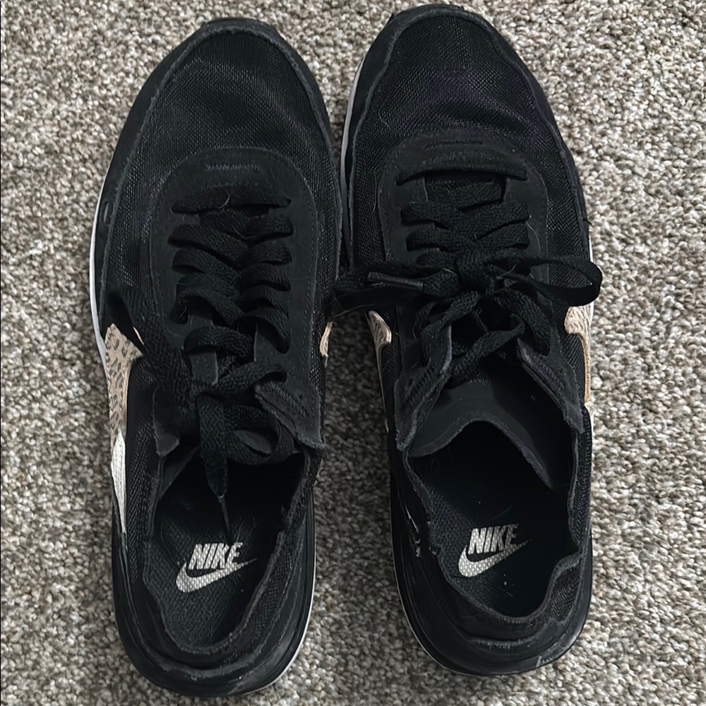 Nike women’s Black Sneakers